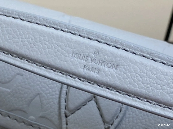 Cheap Nano LOUIS VUITTON Diane-19*10.5*6 CM 0727